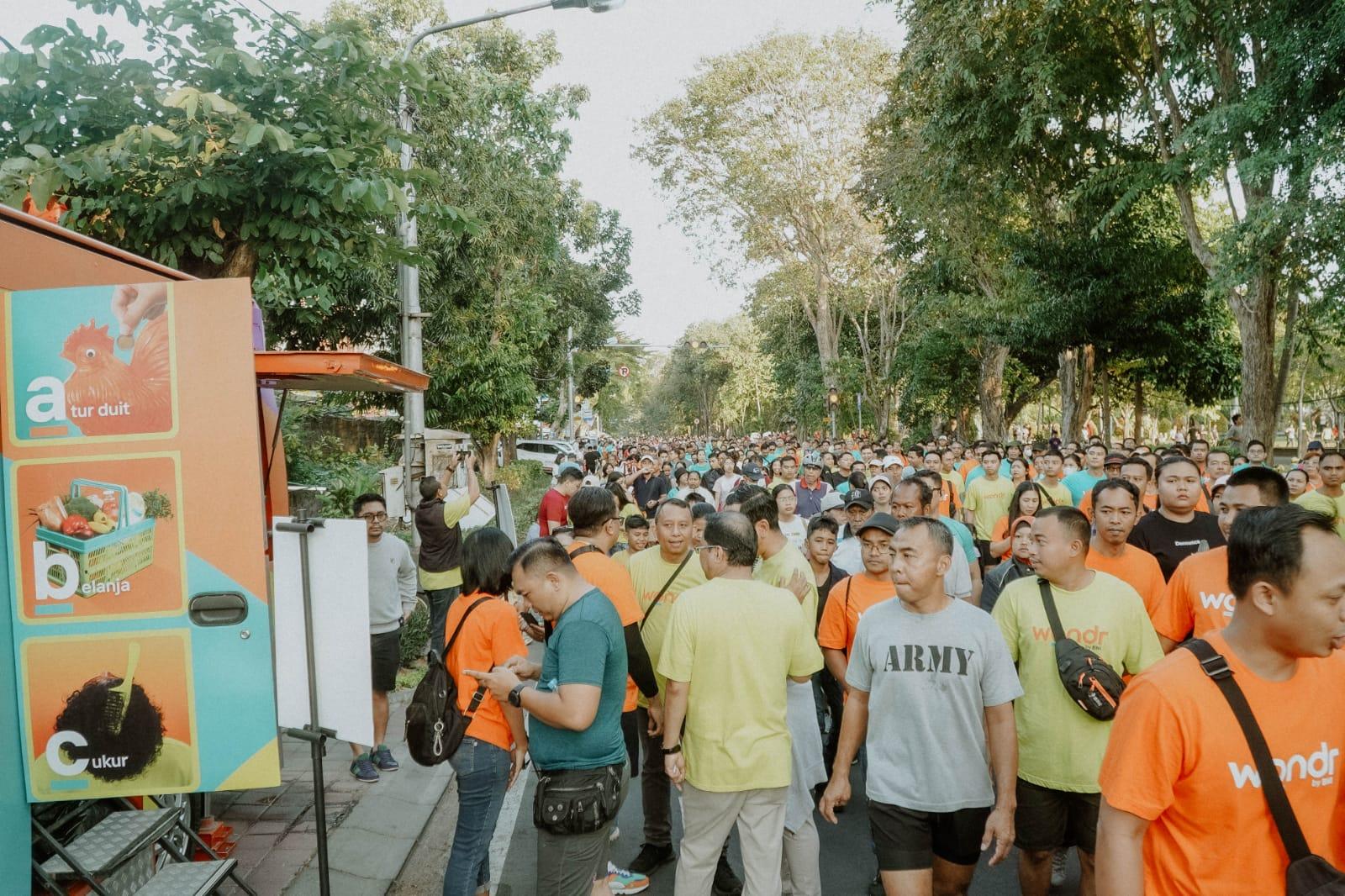 PT Bank Negara Indonesia (Persero) Tbk atau BNI Kantor Wilayah 08 memeriahkan HUT ke-78 dengan menggelar kegiatan wondrPARADE di Car Free Day (CFD) Lapangan Renon Denpasar, Minggu 21 Juli 2024. Acara ini merupakan bagian dari rangkaian sosialisasi aplikasi perbankan terbaru BNI, wondr by BNI, kepada masyarakat.