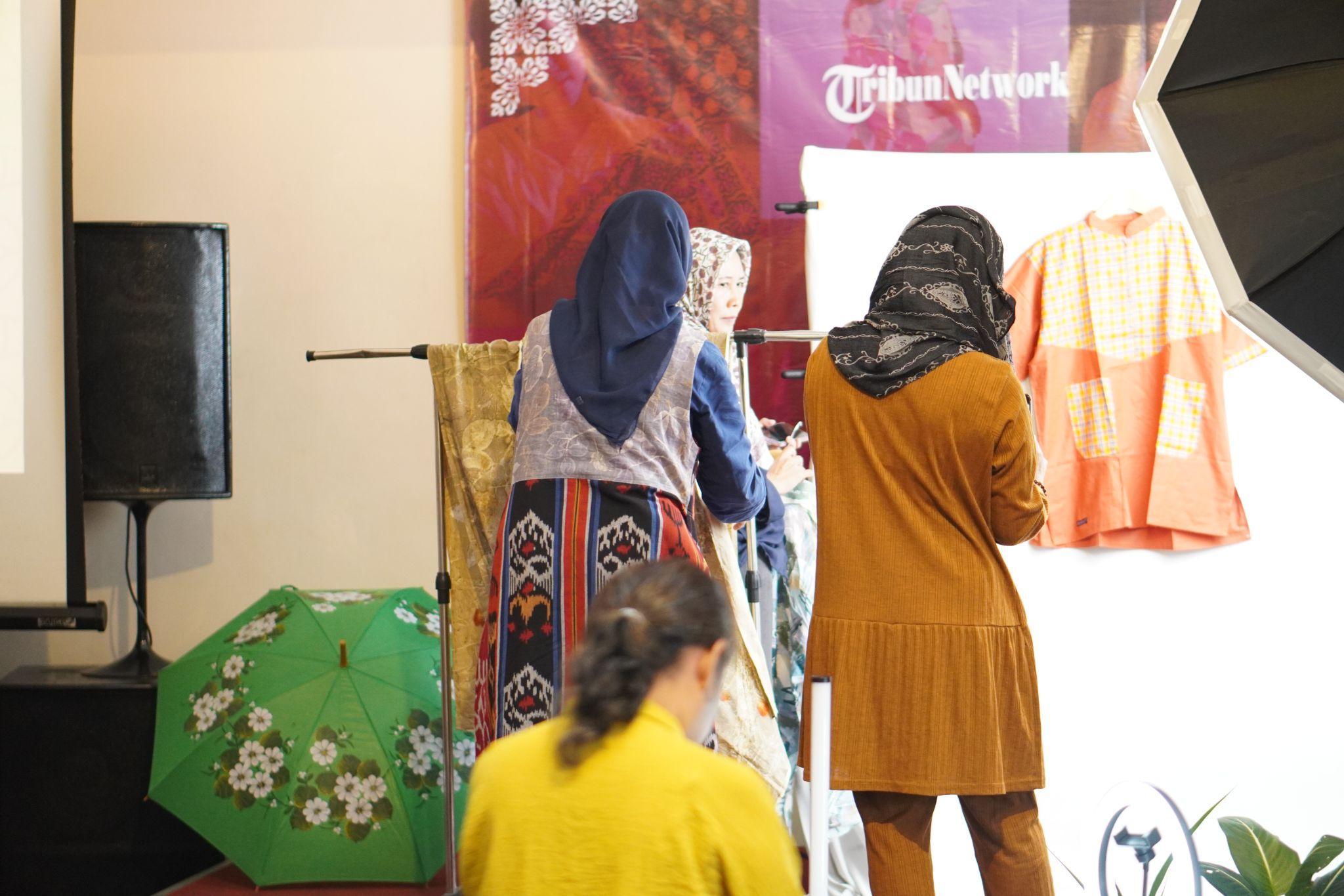 Kegiatan Workshop Perajin Cenderaloka. Cenderaloka: Platform Jual Beli Produk Kerajinan dan UMKM Langsung dari Perajin Lokal