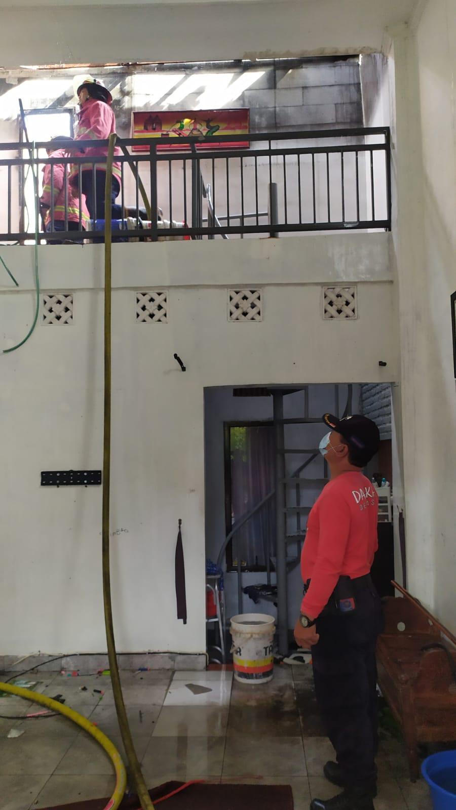 Kebakaran rumah di Jalan Gunung Batok 2 Nomor 11A, Tegal Harum, Denpasar Barat, Denpasar, Bali, pada Minggu 14 Januari 2024 - Kebakaran Rumah di Denpasar, Diduga Anak Kecil Main Korek Api Sambar Kasur dan Interior Lain