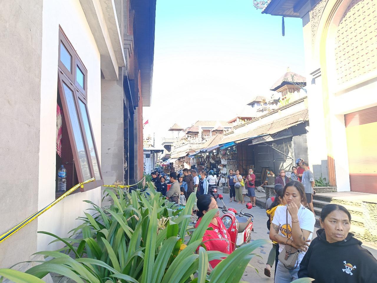 Para Pedagang Pasar Ubud Menantikan Hasil Penyelidikan Kepolisian, Minggu 18 Agustus 2024 - Kesaksian Pedagang di Pasar Ubud Gianyar Saat Kebakaran, Yumang: Jangankan Alarm, Air Saja Tidak Ada