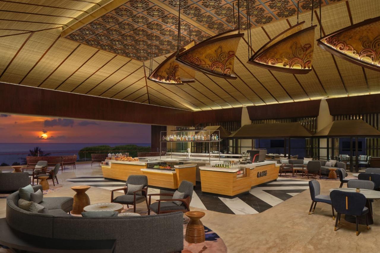 Nikmati Sunset Pantai Kuta Bali di &More by Sheraton dengan Beragam Kuliner