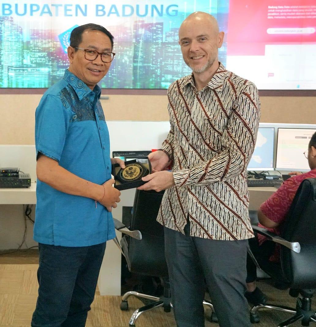 Plt Bupati Kabupaten Badung Ketut Suiasa Menerima Kunjungan Kedutaan Besar Amerika Serikat di Badung Command Center, Puspem Badung, Jumat 15 November 2024