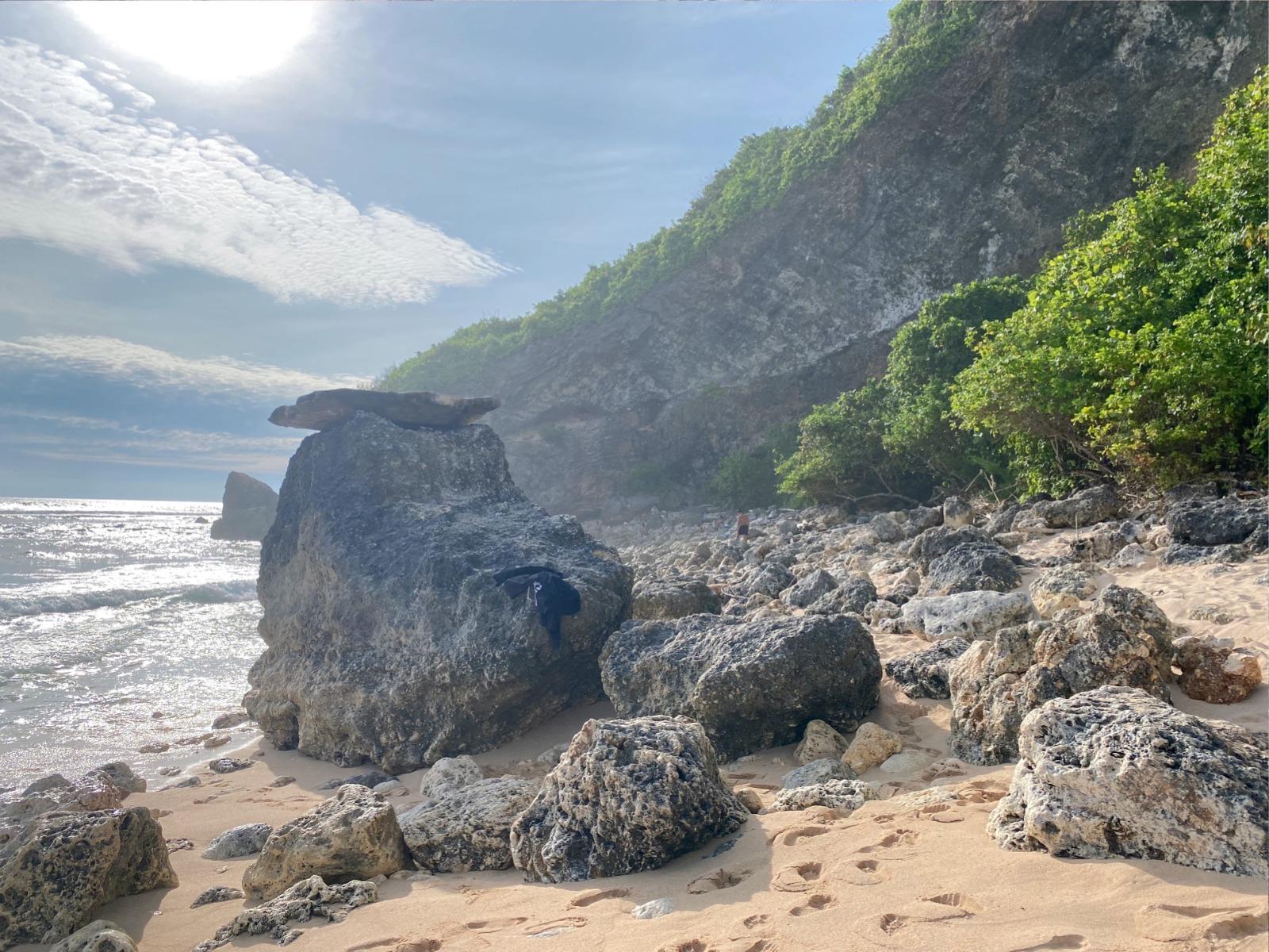pantai nyang nyang - Tiga Tempat Asik Ini Bisa Jadi Pilihan Saat Liburan di Bali, Pantai Menawan di Uluwatu