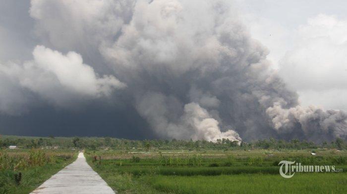 Ilustrasi erupsi gunung