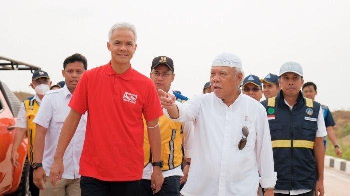 Gubernur Jawa Tengah Ganjar Pranowo Menteri PUPR , Basuki saat meninjau proyek di wilayah kerjanya.