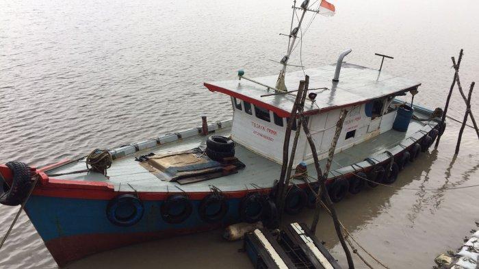 Aris Prastyo (42) anak buah kapal (abk) KM Jaya Prima dinyatakan hilang, setelah didiuga terjatuh di sekitaran perairan Pantai Matras Sungailiat, Kabupaten Bangka.