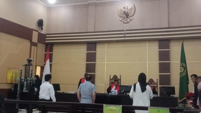 Sidang perkara korupsi PDAM Tirta Pinang, yang menyeret Zuniar Nangtjik, Niko Febriansyah dan Ana Widyayanti, di ruang Garuda Pengadilan Negeri PHI / Tipikor Kelas 1A Pangkalpinang, Senin (31/7/2023).