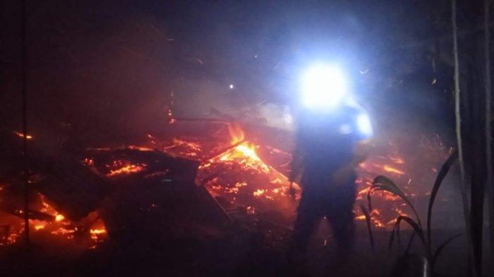 Rumah Khamsiah warga Penyamun Kecamatan Pemali Kabupaten Bangka yabg ludes terbakar Minggu (20/8/2023).