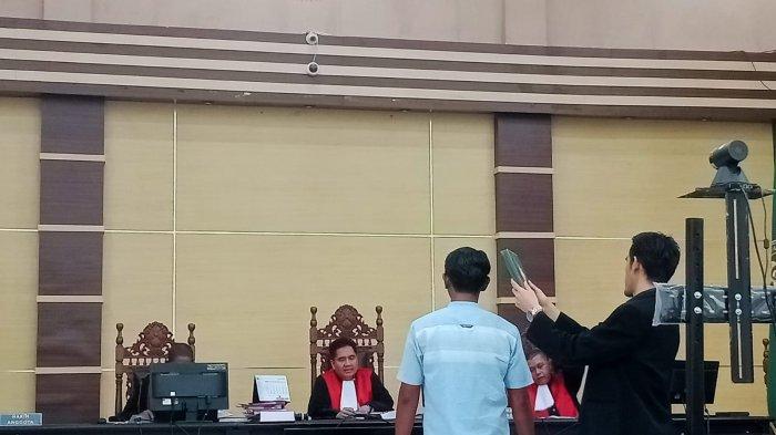 Afrinal saat menjadi saksi perkara Korupsi lahan transmigrasi desa Jebus, Kabupaten Bangka Barat, di Pengadilan Negeri PHI / Tipikor Kelas 1A Pangkalpinang, Selasa (5/9/2023).