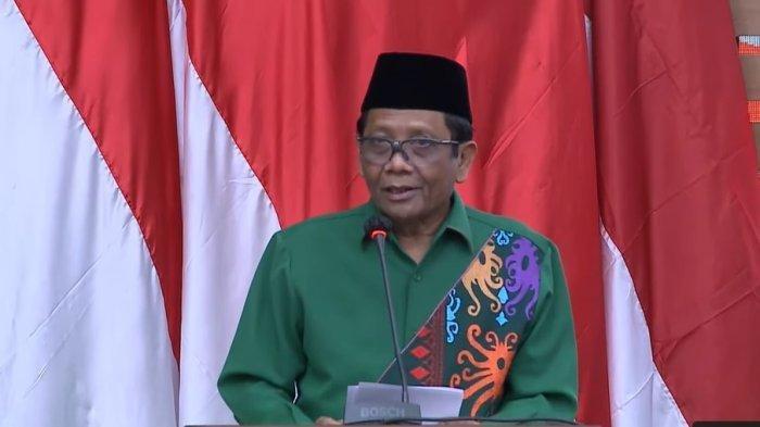 Mahfud MD resmi menjadi cawapres pendamping Ganjar Pranowo setelah diumumkan oleh Ketua Umum PDIP, Megawati Soekarnoputri, Rabu (18/10/2023).