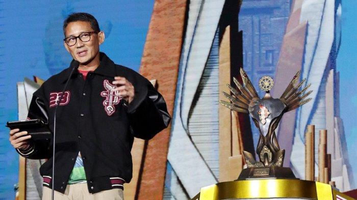 Menteri Pariwisata dan Ekonomi Kreatif Sandiaga Salahuddin Uno saat membuka Main Event Piala Presiden Esports 2023 di Tennis Indoor Senayan, Jakarta, pada Sabtu (21/10/2023).
