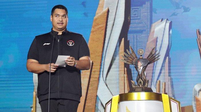 Menteri Pemuda dan Olahraga, Ario Bimo Nandito Ariotedjo saat memberikan sambutan di babak main event Piala Presiden Esports 2023 di Tennis Indoor Senayan, Jakarta, pada Sabtu (21/10/2023).