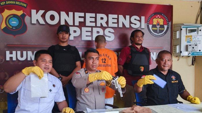 Kabag Ops Polres Belitung Kompol Dedy Nuari bersama Kasat Reskrim AKP Deki Marizaldi dan Kasi Humas Iptu Bambang SY menggelar konfrensi pers pada Sabtu (28/10/2023).