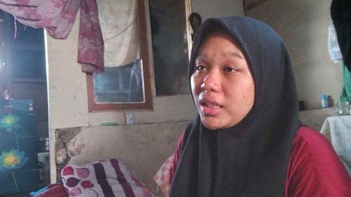 Alika (17), ibu muda asal Kabupaten Cianjur, Jawa Barat ini baru saja kehilangan bayinya yang baru berusia 12 hari. (Kompas.com/Firman Taufiqurrahman)
