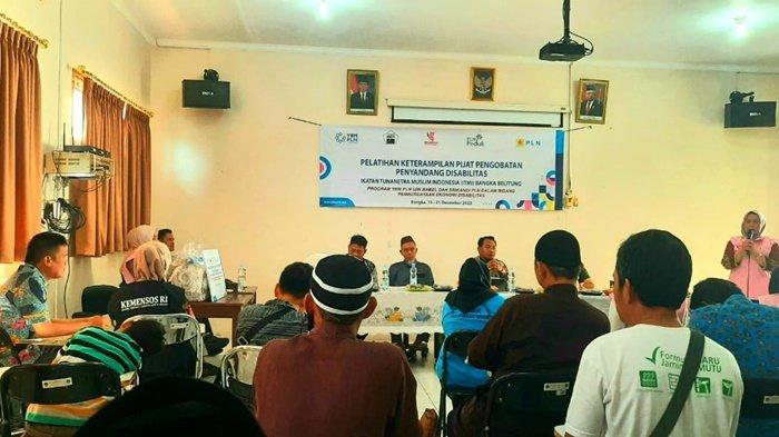Wakil Srikandi Champion PLN Babel, Yusmarti ketika memberikan sambutan dalam pelatihan keterampilan pijat untuk disabilitas di gedung pelatihan BPMP Prov. Kep. Babel