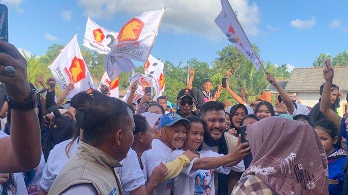 Harwendro Adityo Dewanto, Caleg DPR RI Partai Gerindra Dapil Bangka Belitung No urut 2 saat menyapa masyarakat Kecamatan Pemali Kabupaten Bangka; Minggu (28/01/2024)