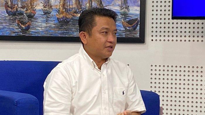 Direktur Utama PT Timah Tbk, Ahmad Dani Virsal saat diwawancari secara khusus oleh Editor In Chief Bangka Pos, Ade Mayasanto
di studio Bangka Pos, Sabtu (2/3/2024) malam.