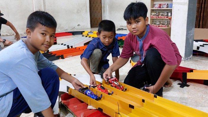 Komunitas NFX Tamiya Mentok menggelorakan kembali mainan anak yang banyak dimainkan di era 90-an. Foto diambil, Sabtu (9/3/2024).