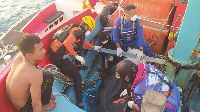 Jenazah Riko Sanjaya (20) warga Kota Pangkalpinang Provinsi Kepulauan Bangka Belitung yang menghilang dilaut perairan Pulau Dua Kepulauan Riau setelah kapal KM Surya Hasil Laut terbakar berhasil ditemukan Minggu (24/3/2024).ist