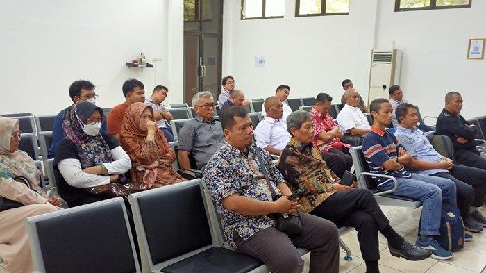 Bangku pengunjung di Ruang Garuda Pengadilan Negeri Pangkalpinang selalu diramaikan oleh kolega dan kerabat terdakwa Ichwan Azwardi, Selasa (3/6/2024)