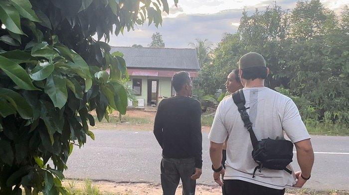 Pelaku Tarjo (baju hitam) saat digelandang tim Buser Naga Satreskrim Polresta Pangkalpinang, Selasa (04/06/2024).