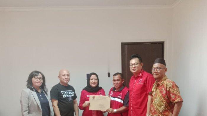 Bakal Pasangan Calon (Bapaslon) Bupati dan Wakil Bupati Bangka Barat, Markus-Yus Derahman resmi menerima rekomendasi dari DPP PDI-Perjuangan untuk maju dalam Pilkada 2024.