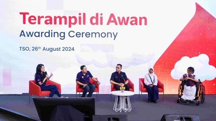 Pelaksanaan Awarding Ceremony program “Terampil di Awan”.
