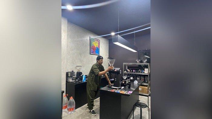 Manut Coffee Roasters tempat Ngopi di Pangkalpinang dengan pengalaman slow bar yang unik.