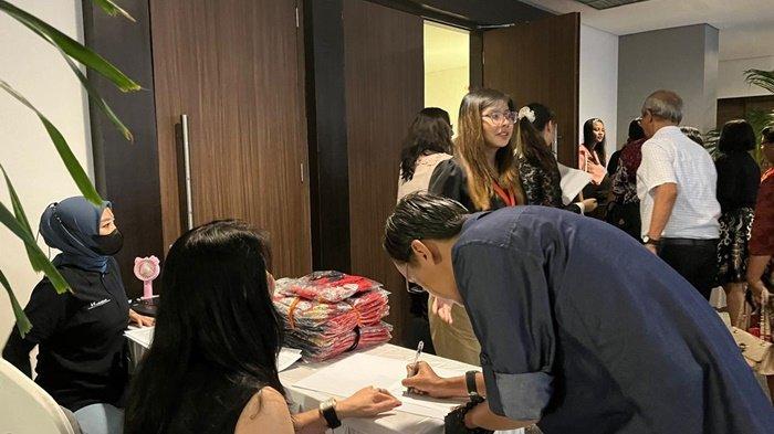 Pelaksanaan Reuni Akbar III Sekolah Budi Mulia menjadi momen istimewa bagi para alumni saat bertemu kembali di sekolah Swiss-Belhotel, Pangkalpinang, Sabtu (23/11/2024) malam.