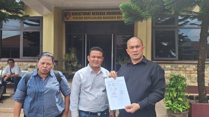 Suasana saat Ketua DPD Putra Putri Tempatan (Perpat) Bangka Belitung Andi Kusuma, melaporkan Ahli bidang Lingkungan Bambang Hero ke jajaran Polda Bangka Belitung, pada Rabu (8/1/2025).