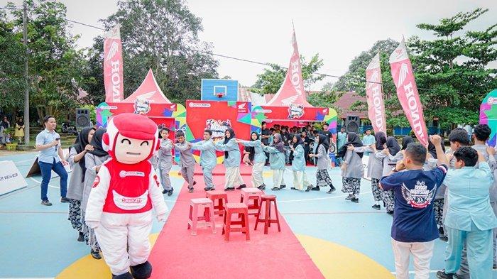MINAT dan BAKAT -- Program Honda Babel mengajak sekolah dari SMP Negeri 2 Sijuk
