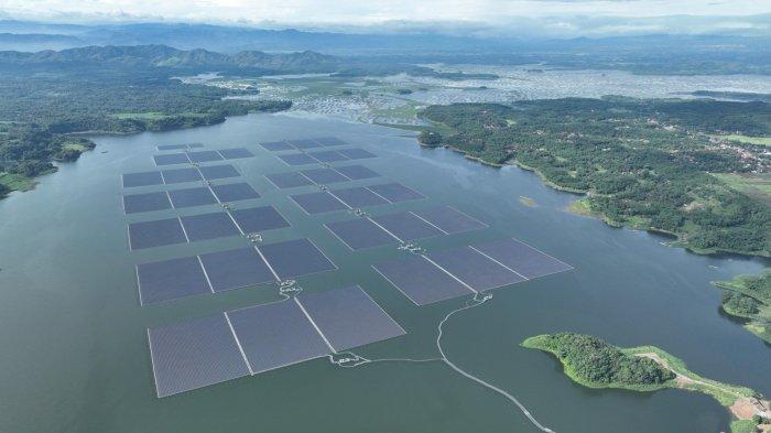 Foto tampak udara PLTS Terapung Cirata 192 MWp yang berada di Kabupaten Purwakarta, Jawa Barat. PLN tengah melakukan kajian bersama Masdar untuk potensi ekspansi pembangkit ramah lingkungan tersebut.