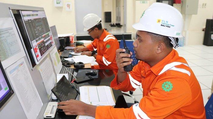 Sementara tim PLN di lapangan melakukan pemulihan, petugas pengatur beban melakukan manuver beban untuk mengurangi dampak gangguan di masyarakat