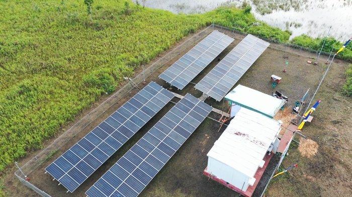 PLTS MUIN -- Pembangkit Listrik Tenaga Surya (PLTS) Muin berkapasitas 50 kilowatt peak (kWp) di Desa Muin, Distrik Obaa, Kabupaten Mappi, Papua Selatan merupakan salah satu dari 13 PLTS milik PLN yang diresmikan oleh Presiden Prabowo.
