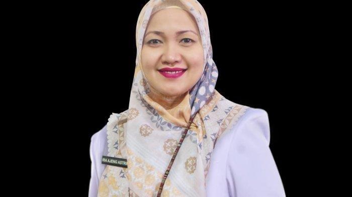 DIREKTUR RSUD - dr Ira Ajeng Astried saat masih menjabat Direktur RSUD Dr. (H.C) Ir. Soekarno Provinsi Kepulauan Bangka Belitung (RSUD Soekarno Babel). Ia tidak lagi menjabat sebagai pimpinan rumah sakit milik Pemprov Babel tersebut per tanggal 1 Juli 2025.