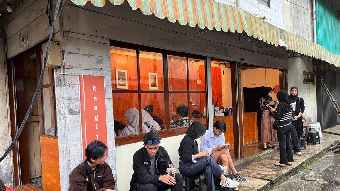 Suasana dan menu di Ranggito Coffee di Gang Singapur, Kota Pangkalpinang, Sabtu (18/1/2025)