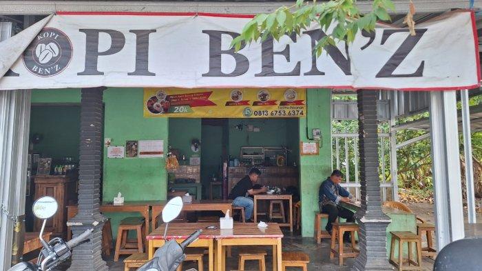 Warkop Ben'z di Jalan Pulau Bangka, dekat Pasar Air Itam, Kelurahan Air Itam, Kecamatan Bukit Intan, Kota Pangkalpinang.