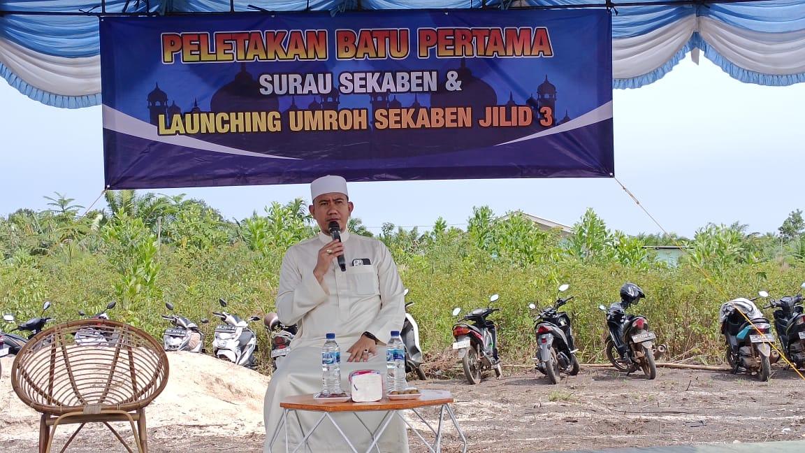 Ustadz H. Muhammad Kurnia, Lc., memberikan tausyiah pada Peletakan batu pertama pembangunan Surau Sekaben