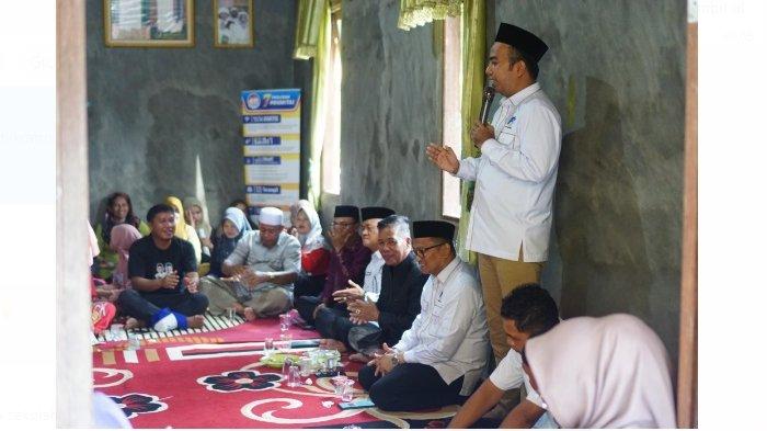 Calon Bupati dan Wakil Bupati Tabalong, H Fani dan Habib Taufan menggelar blusukan di Desa Santu'un, Kecamatan Muara Uya, Tabalong, Senin (14/10) sore.