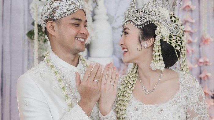 Febby Rastanty telah dipersunting Drajad Djumantara, kini keduanya resmi menjadi suami istri.