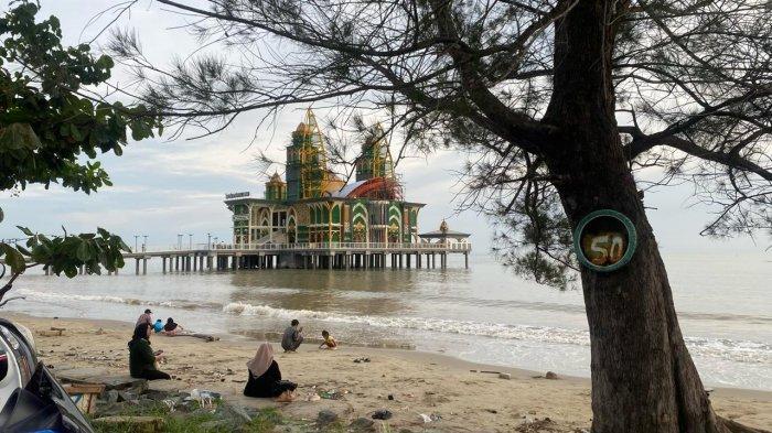 Masjid Apung Ziyadatul Abrar Kabupaten Tanah Bumbu