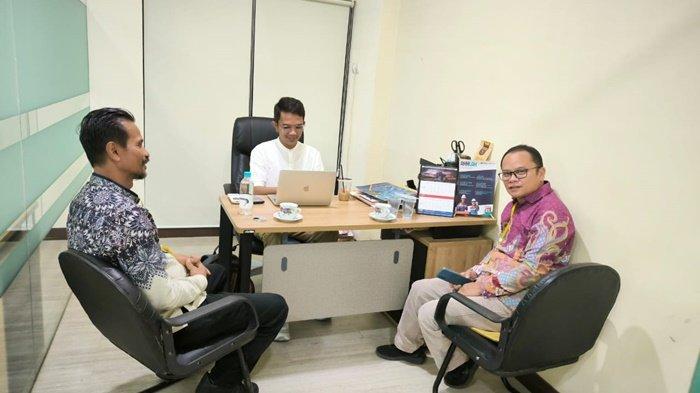 Foto pertemuan dengan Sales Branc Manager Pertamina Kalsel di Banjarmasin bersama dinas Perikanan Tanahbumbu