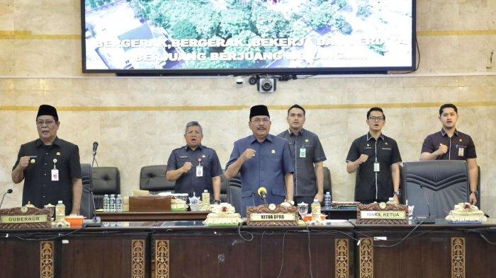 Gubernur Sahbirin Noor saat hadir dan memaparkan empat usulan Raperda pada rapat paripurna di Gedung DPRD Kalsel, Rabu (19/6/2024).