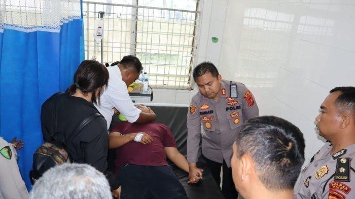 Isi permintaan maaf Kapolres Dairi AKBP Reinhard Nainggolan yang diduga memukuli dua orang personel Sat Intelkam hingga dilarikan ke RSUD Sidikalang. Kapolres Dairi telah mengunjungi kedua personel bernama Bripka David Sitompul dan Bripka Hendrik Simatupang itu ke RSUD Sidikalang.