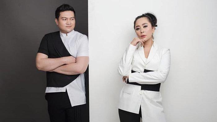 JUDOL - Kebersamaan Chikita Meidy dan Indra Adhitya, foto dicapture 15 Juni 2025.