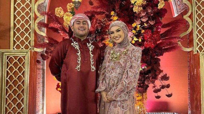 King Nassar dan Irish Bella kala foto bareng.