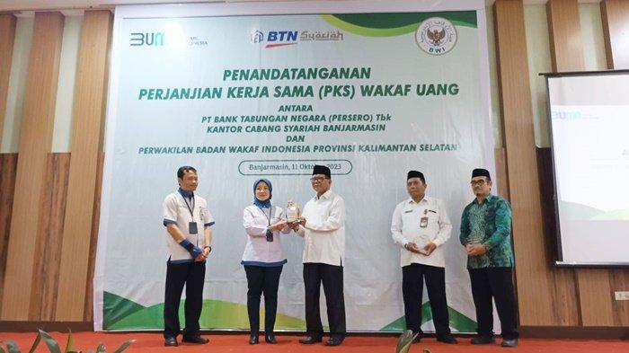 Suasana penandatangan MoU PT Bank Tabungan Negara (persero) Cabang Syariah Banjarmasin dengan Badan Wakaf Indonesia Kalimantan Selatan (BWI Kalsel), Rabu (11/10/2023).