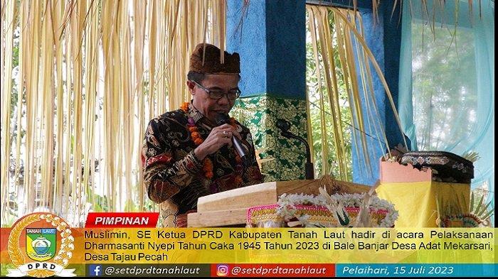 KETUA DPRD Tala Muslimin SE menyampaikan sambutan pada acara Dharma Santi Nyepi Tahun Caka 1945 Tahun 2023 di Desa Tajau Pecah, Sabtu (15/7/2023).