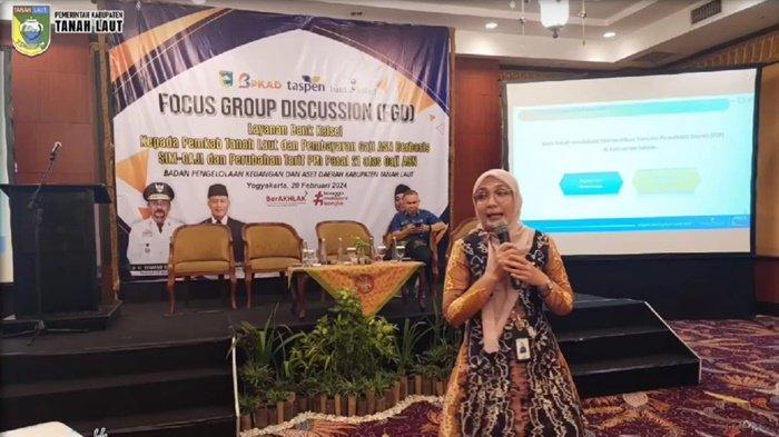 NARASUMBER FGD menyampaikan materi