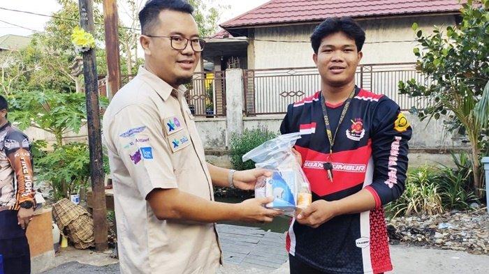 PT XL Axiata Tbk (XL Axiata) menyalurkan paket bantuan kepada masyarakat terdampak kabut asap di Kalimantan Selatan, yaitu masker, vitamin dan susu.